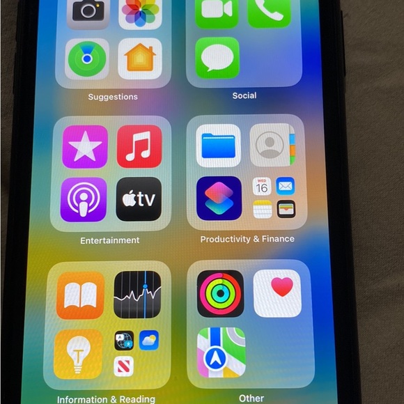 Used but like new IPhone XR selling for 340 - Picture 6 of 7